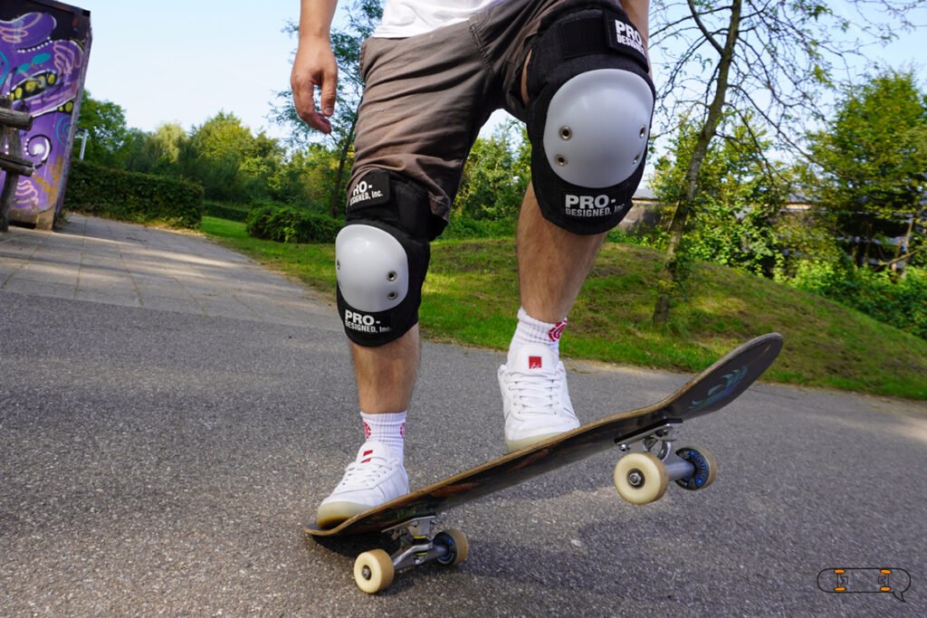 skateboard knee pads
