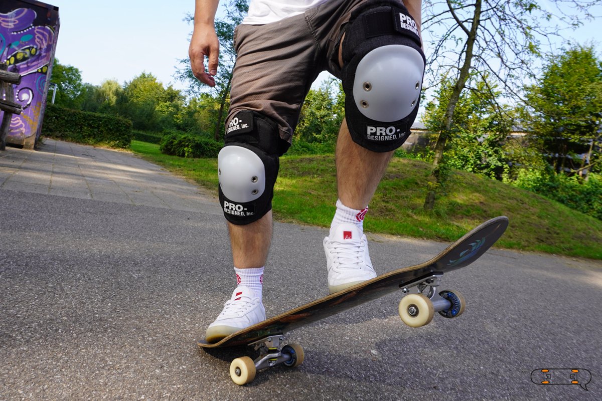 skateboard knee pads